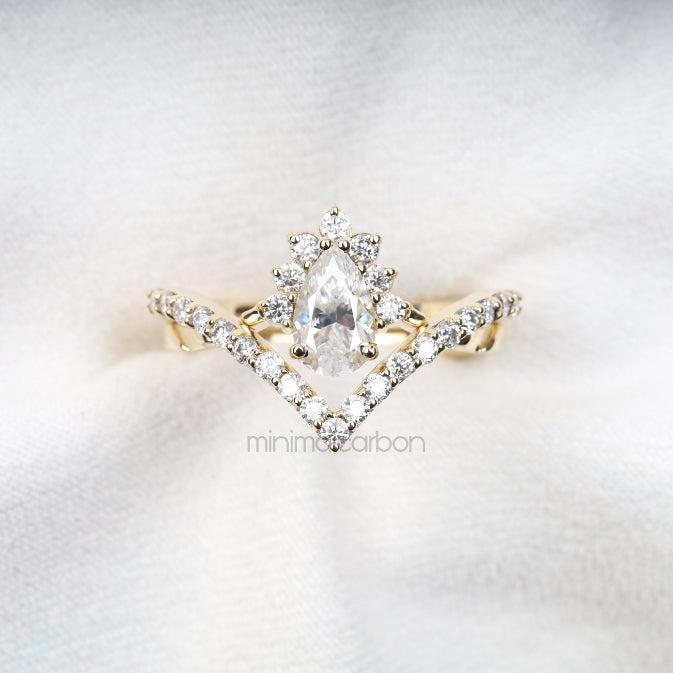 Pear Diamond Crown Ring Bridal Ring Set