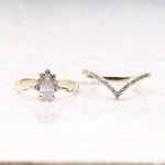 Load image into Gallery viewer, Pear Diamond Crown Ring Bridal Ring Set
