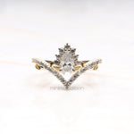 Load image into Gallery viewer, Pear Diamond Crown Ring Bridal Ring Set
