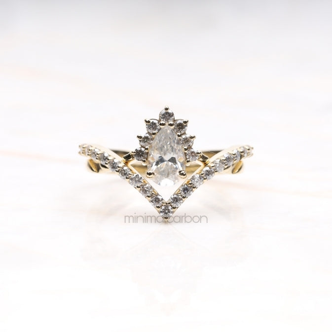 Pear Diamond Crown Ring Bridal Ring Set