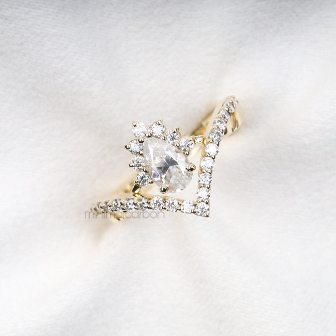 Pear Diamond Crown Ring Bridal Ring Set