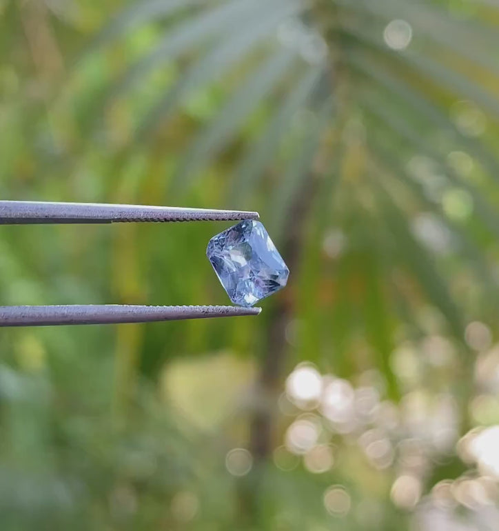 blue natural saphhire gemstone