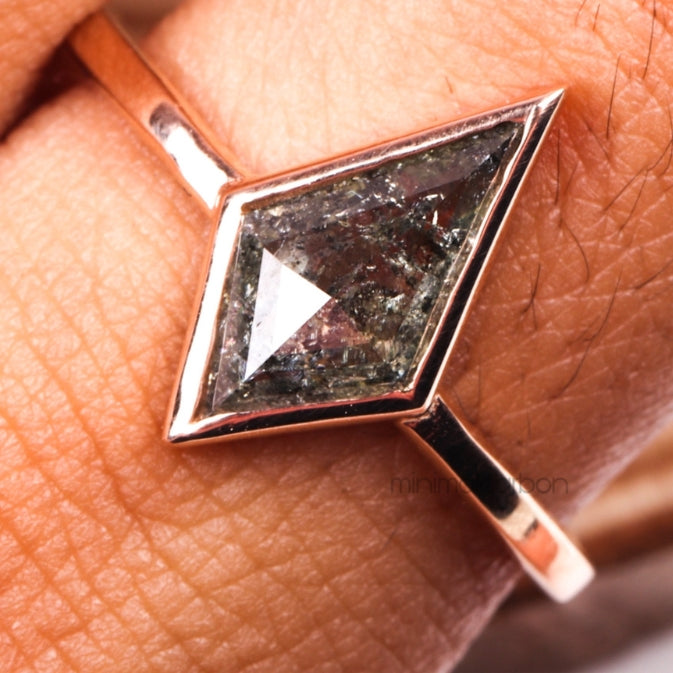 Kite Salt And Pepper Diamond Ring - Minimal Carbon