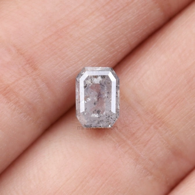 1.69 CT, 7.0 X 5.0 MM | Salt And Pepper Emerald Cut Diamond - Minimal Carbon